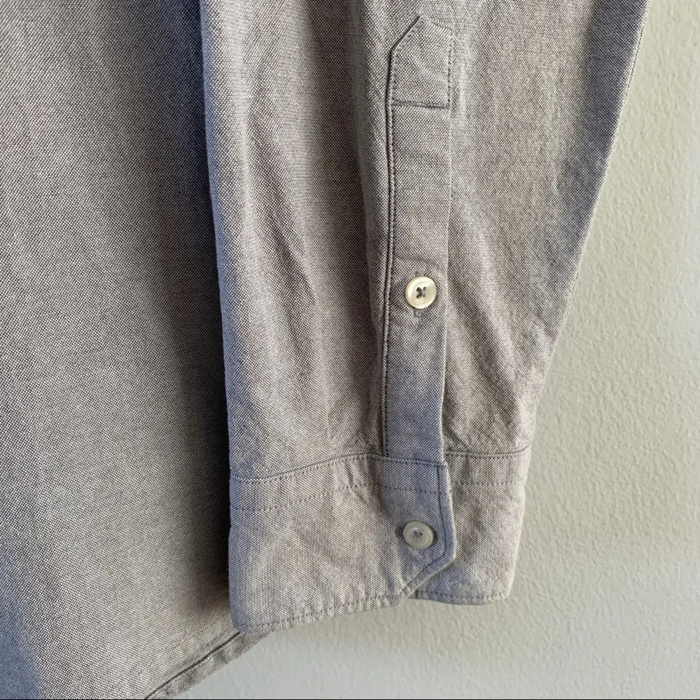 Under Armour Size 2XL Gray Top Loose Fit Long Sleeve Button Down Shirt HeatGear - Picture 4 of 11